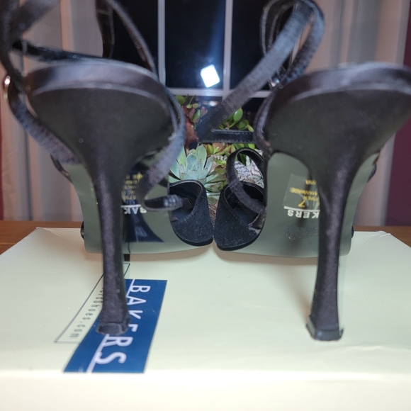 Bakers 'Annette'‎ Heels - Size 7 - Picture 3 of 6